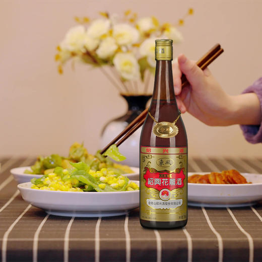 会稽山官旗   绍兴花雕酒出口八年黄酒加饭糯米酒东风绍兴酒八年陈酿750ml*1礼盒 商品图1