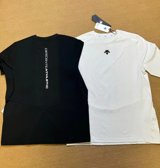 正品迪桑特DESCENTE TRAINING系列 简约舒适圆领长袖T恤 男款
M-3XL两色可以选 商品图2