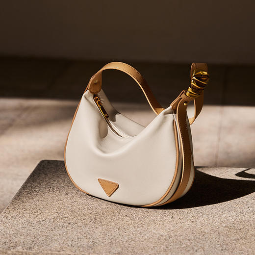 丁摩 女士包包新款女包饺子包女斜挎包高级感软皮真皮腋下包5ZF-0996 商品图5