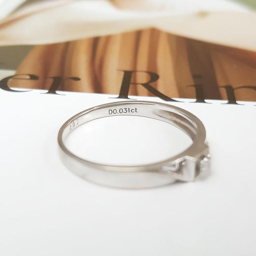 【天然正品】老庙AU750白金时尚经典四爪款0.031克拉钻石戒指11号（戒圈可改）女士现售价：1580特价！110225NJS21 商品图5