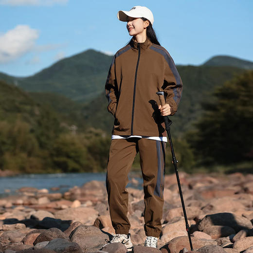 斯辰唯佳山系户外情侣套装（上衣+裤子） | 休闲户外 防水防风防污 轻盈透气 男女同款 商品图6