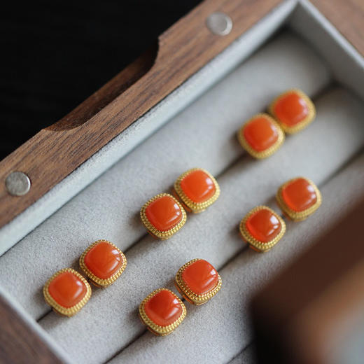 2025新款天然川料冰底樱桃红方形耳钉s925银蛋面樱桃红耳钉南红耳饰！ 商品图6