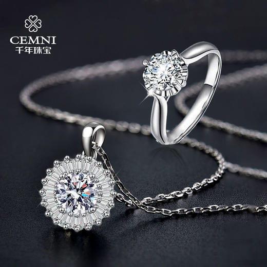 热卖中！！【明孝陵博物馆监制】千年珠宝莫桑钻戒、吊坠、耳钉三件套（链条通体S925材质、项链戒指主钻约5克拉大小） 商品图8