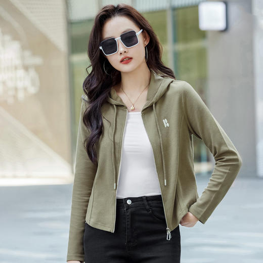 百媚生 刺绣长袖连帽双拉链外套478 商品图1