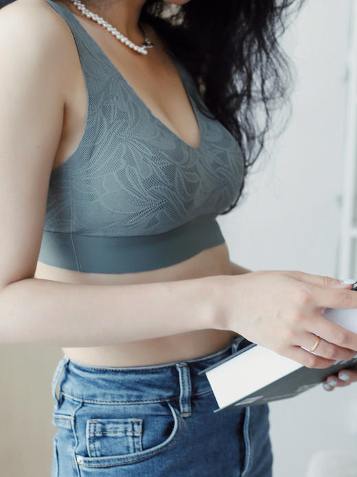 福利款捡漏！官网798！性感V领卷草蕾丝防下垂美背可卸杯文胸 棉裆舒适透气内衣套装 商品图7