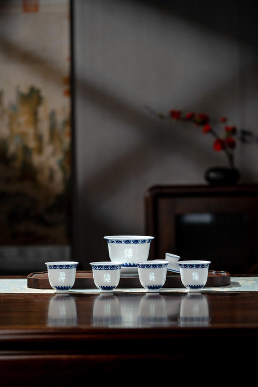 有格调的饮茶伴侣 | 厚德载物 富玉景德镇手绘青花玲珑茶具套组 商品图0