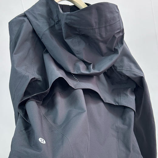 【2月18日 上午12:30 秒杀】一年四季可穿的 Lu家 三色 立体 短款压胶冲锋衣 透气网布拼接设计 商品图12