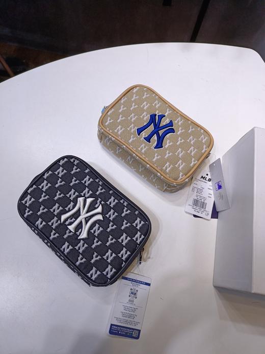 点此购买 MLB老花相机包复古老花二合一相机包 adou 309554 商品图2