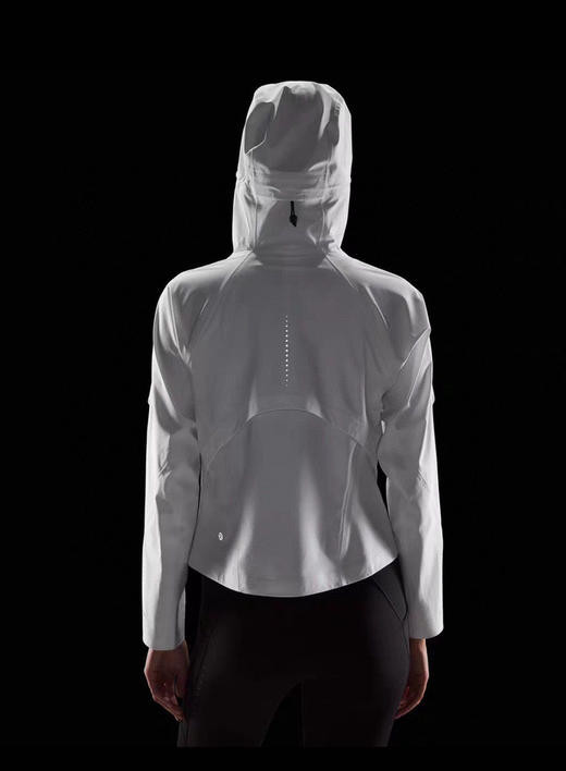 【2月18日 上午12:30 秒杀】一年四季可穿的 Lu家 三色 立体 短款压胶冲锋衣 透气网布拼接设计 商品图5