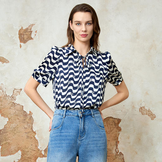 EITIE爱特爱夏季新款气质直筒显瘦百搭通勤印花上衣8213906 商品图2
