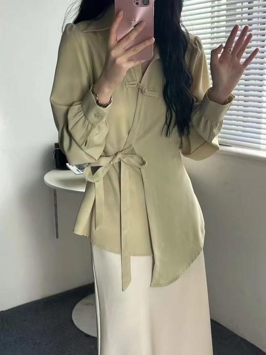 7.29秒杀-微脏（NO退）【春上新】DL 法式不规则气质盘口系腰带衬衫W2006-喜出 商品图2