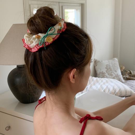 「樱桃小熊款」森系花朵纽扣蕾丝边大肠发圈 手作发饰红色发绳头饰发饰配饰 商品图2