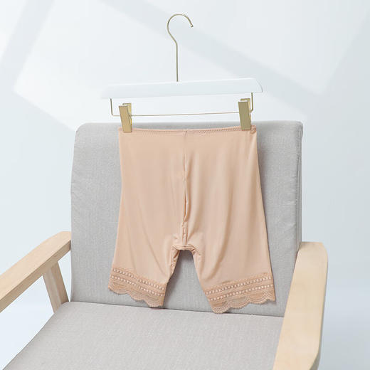 【3F】安莉芳蕾丝花边中腰平角裤女士舒适包臀打底裤EP00242 商品图1