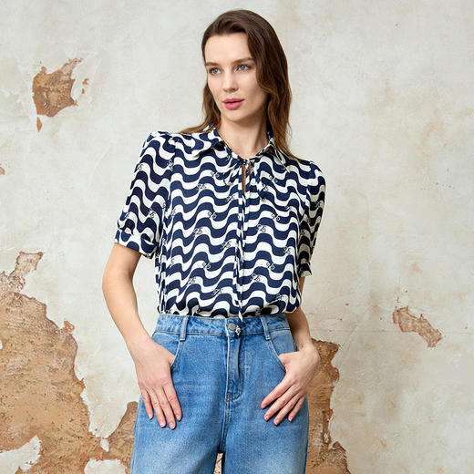 EITIE爱特爱夏季新款气质直筒显瘦百搭通勤印花上衣8213906 商品图3