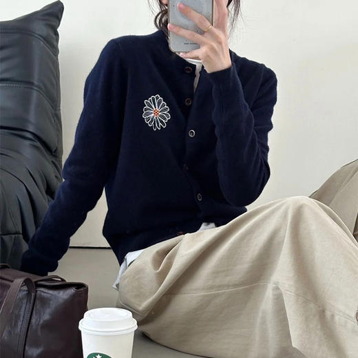 Basiclive小雏菊针织开衫｜简洁大方，舒适合体 商品图10