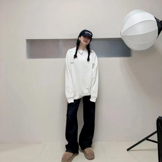 一店7k （纯原过检！）四针六线工艺！配色完美 舒适度 💯分 ！L.L.B情侣款圆领插肩袖卫衣 3款选 商品图8