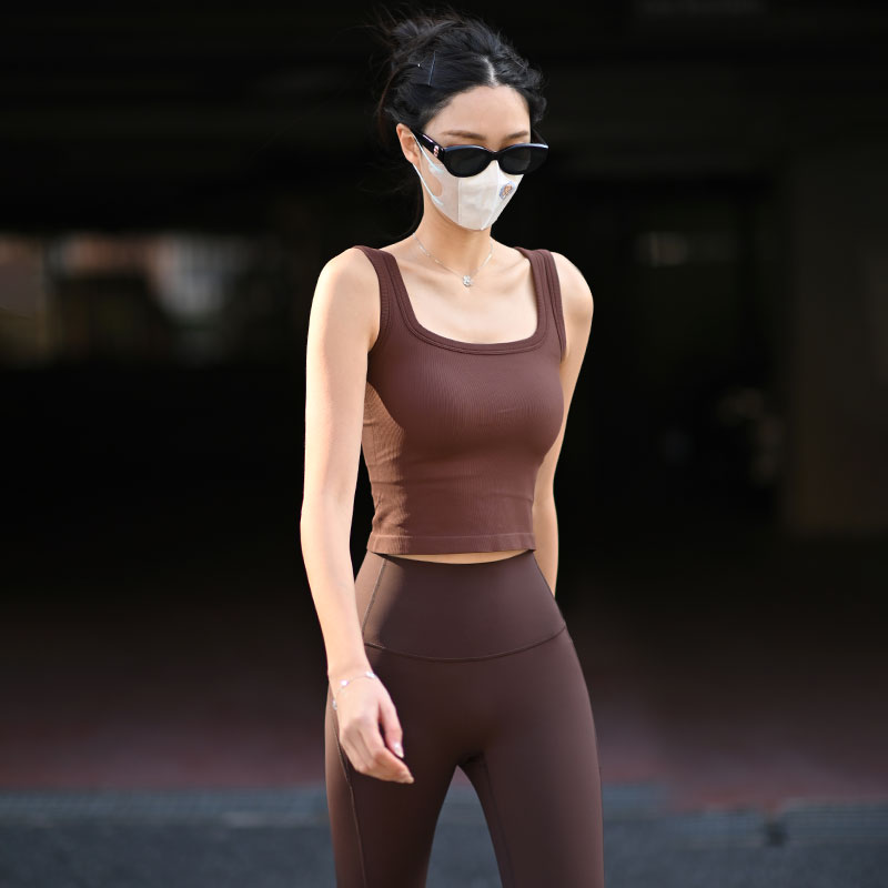 Beemen固定杯运动背心  螺纹一体织低强度 宽领口展露锁骨线条 遮副乳 自带内衣 运动单穿  日常搭配都可