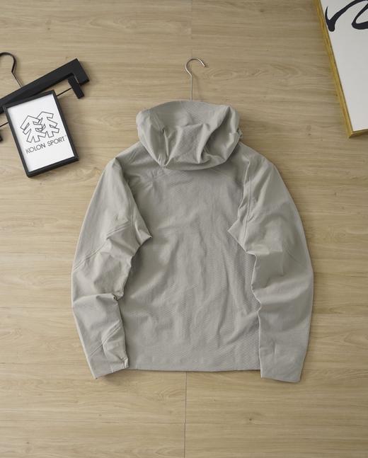 点此购买 可隆春秋季男士GTX 2L戈尔户外休闲衣防水整衣无缝压胶工艺冲锋衣 LL 309595 商品图4