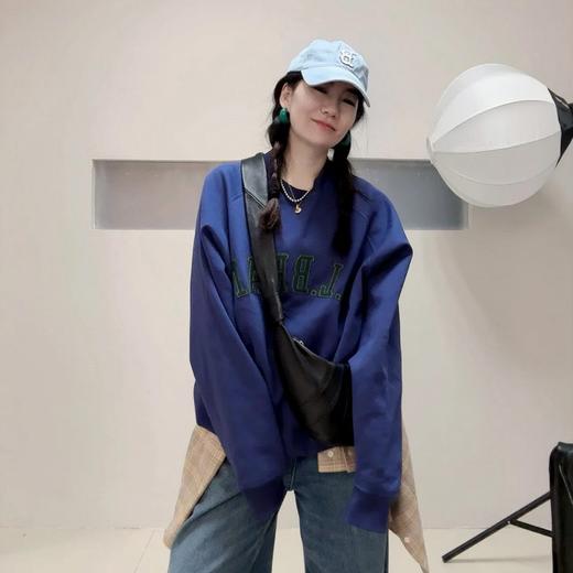 一店7k （纯原过检！）四针六线工艺！配色完美 舒适度 💯分 ！L.L.B情侣款圆领插肩袖卫衣 3款选 商品图0