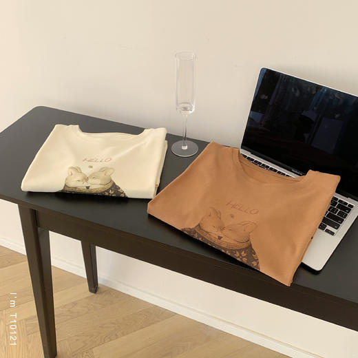 老米优品🎈3-5天。春款磨毛T《温柔兔兔的抱抱 🐰 宽松廓形磨毛早春款T恤》减龄又童趣，不挑身材哟~T250218A 商品图4