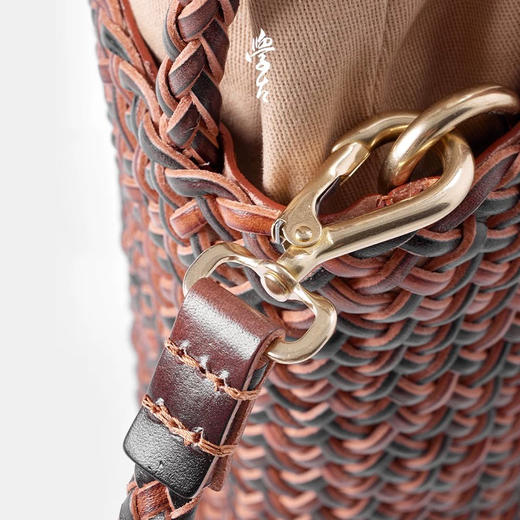 学古|迷你全手工牛皮编织皮包 可斜挎三色手工编织皮包595ml适用 商品图2