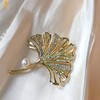 【精美饰品丨天然珍珠镶嵌K金胸针合集】白贝珍珠和K金组合，加上典雅大方的造型设计，整体款式非常的精致，无论是在胸前做点缀，还是在腰间、手腕上做搭配都好看，送人或自己佩戴，都是不错的选择奥 商品缩略图12