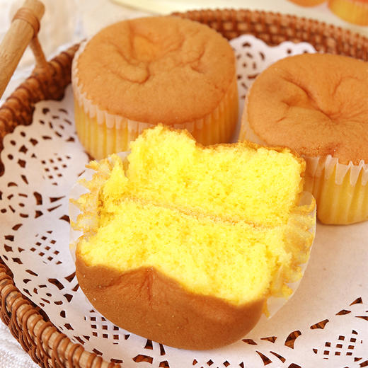 【美味零食丨水牛奶小米糕300g*2袋】精选优质好原料和面，经烘烤成型后，口感轻甜不腻，奶味浓郁蛋香四溢，不添加蔗糖，现做现发，老人小朋友可放心享用 商品图5