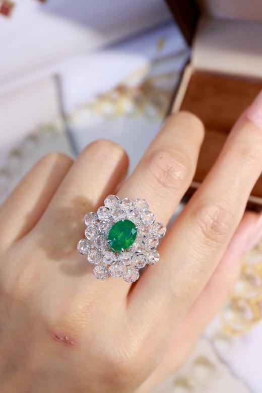 1.819ct刻面祖母绿戒指 商品图3