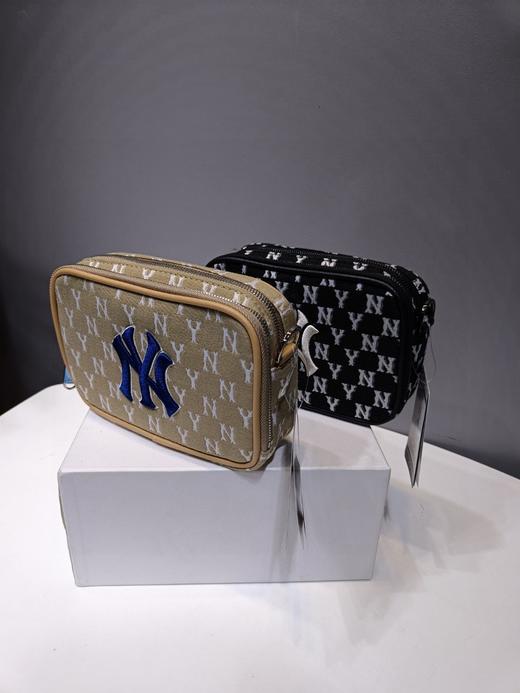 点此购买 MLB老花相机包复古老花二合一相机包 adou 309554 商品图0