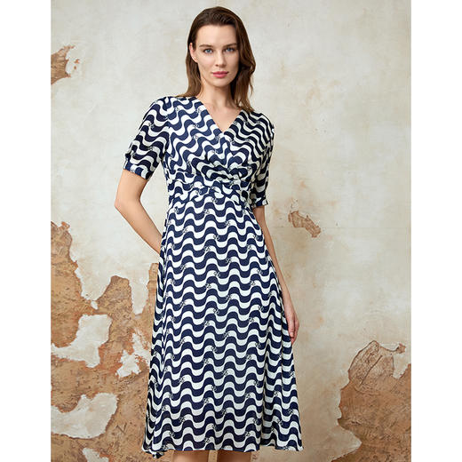 EITIE爱特爱夏季新款气质V领收腰通勤显瘦通勤印花连衣裙8207914 商品图2