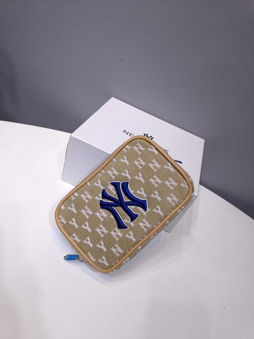 点此购买 MLB老花相机包复古老花二合一相机包 adou 309554 商品图6