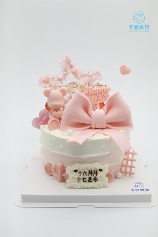 小熊蝴蝶结翻糖蛋糕 商品图0