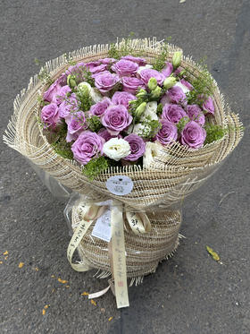 紫色系手打圆形全开放式花束