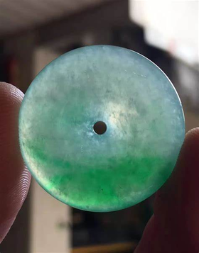 央视都不敢说的真相：你买的翡翠80%都是中间商暴利！