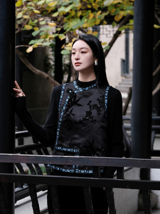 盛唐牡丹| 三蓝梅花手推绣漳缎马甲 商品图1