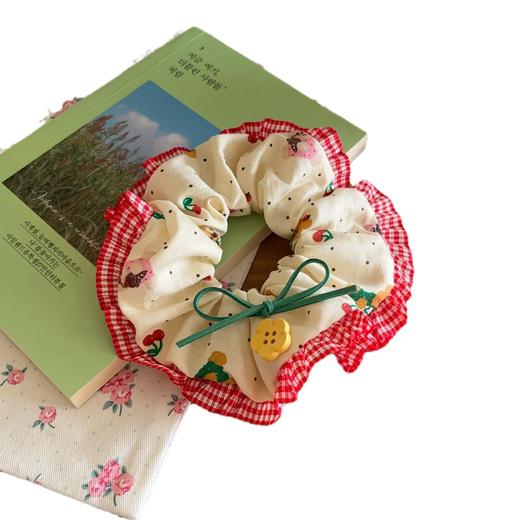 「樱桃小熊款」森系花朵纽扣蕾丝边大肠发圈 手作发饰红色发绳头饰发饰配饰 商品图4