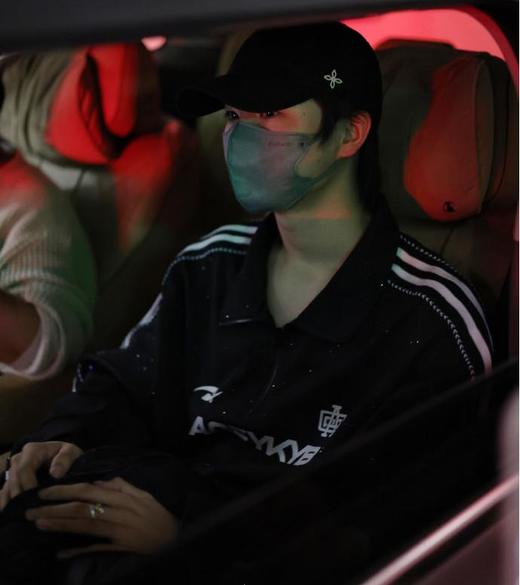 [整套直减39][黄誉博]YKYB黄子韬新款细闪卫衣裤子外套华夫格国潮百搭宽松撒银款套装情侣装Y43NWT060 商品图4