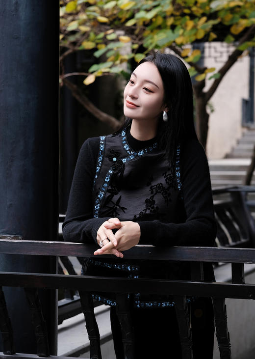 盛唐牡丹| 三蓝梅花手推绣漳缎马甲 商品图4