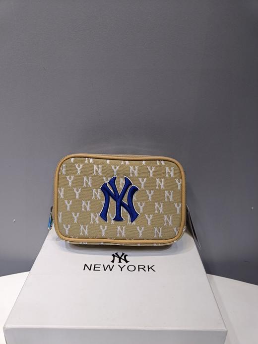 点此购买 MLB老花相机包复古老花二合一相机包 adou 309554 商品图3