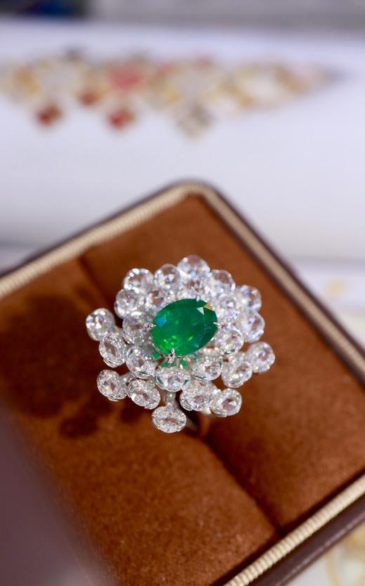 1.819ct刻面祖母绿戒指 商品图1