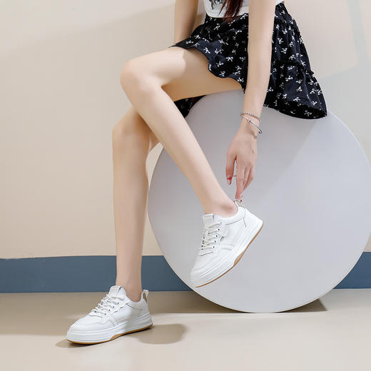 春季百搭踏青小白鞋，防水防污，潮流减龄显腿长，透气柔软内里，皮革鞋面，轻简好看百搭 商品图5