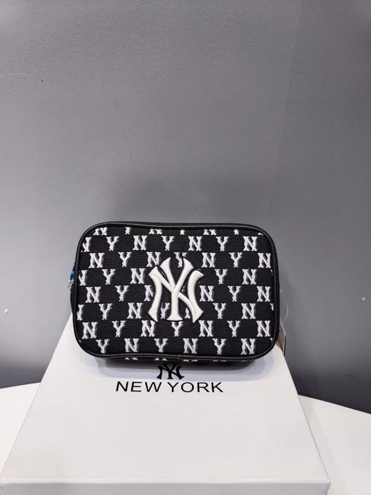 点此购买 MLB老花相机包复古老花二合一相机包 adou 309554 商品图4