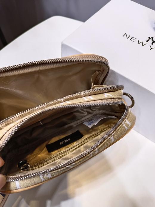 点此购买 MLB老花相机包复古老花二合一相机包 adou 309554 商品图7