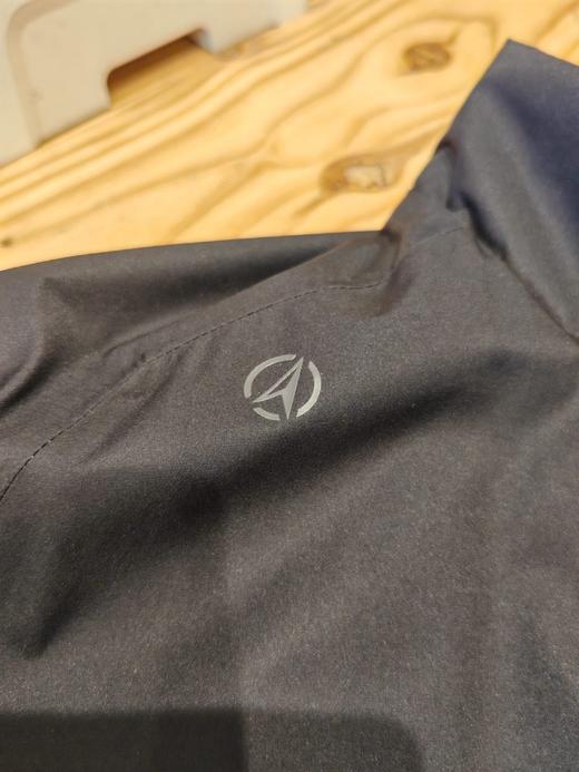 现货 专柜还没上...JEEP内里加棉的立领夹克.. 全防水涂层面料.. 商品图3