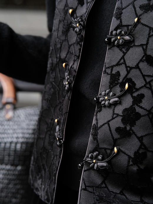 盛唐牡丹| 冰裂梅花纹漳缎对襟马甲 商品图3