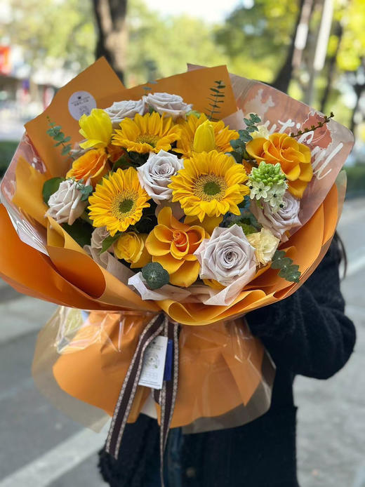 手打半开放式 长支花束 商品图0