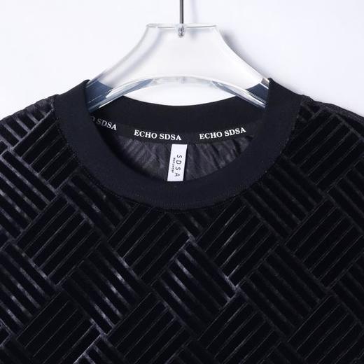 T2410夏季新款时尚个性韩版纯色绒面格子条纹圆领短袖T恤潮流百搭上衣 商品图2