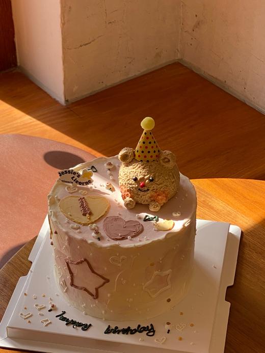 粉嫩立体手绘奶油霜小熊造型蛋糕 商品图0