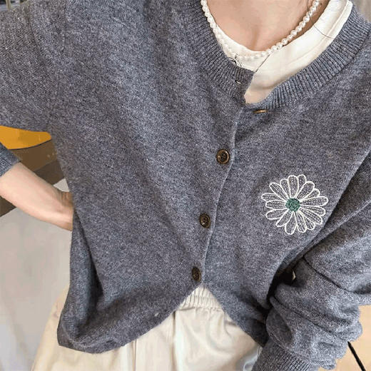 Basiclive小雏菊针织开衫｜简洁大方，舒适合体 商品图3