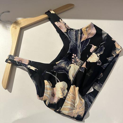 【春上新】7楼安德玛UA Meridian柔感系列女子印花短身训练运动背心1380983 吊牌价 499元 商品图1